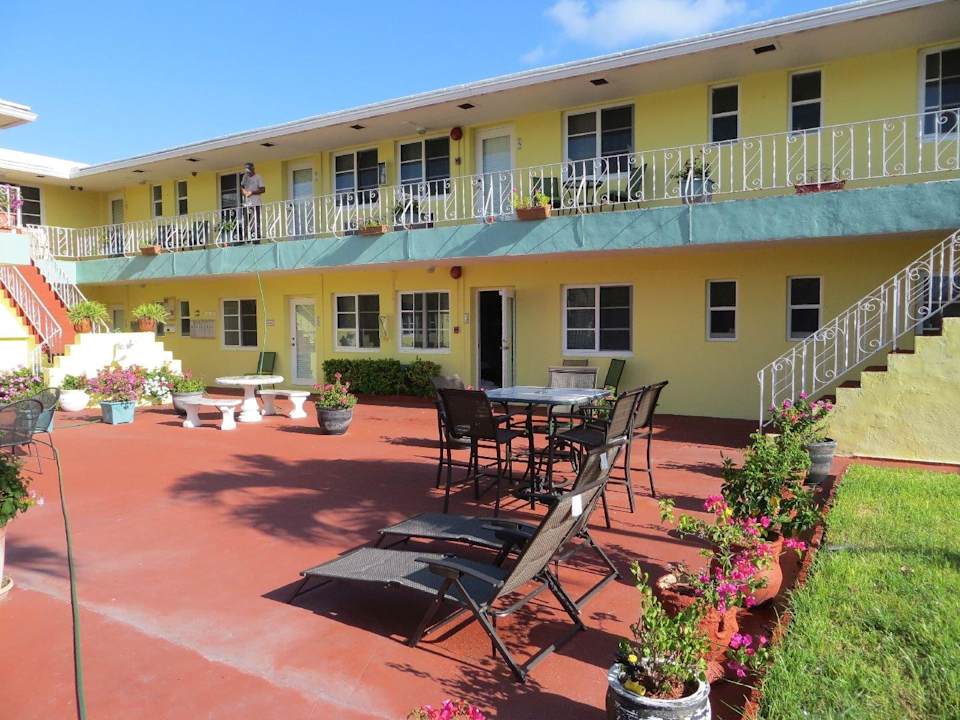 Gebäude und Innenhof Apartments Sorrento Villas