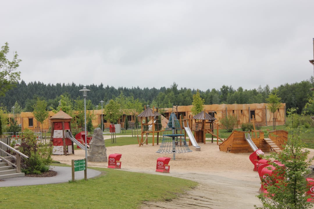 Spielplatz und neue Superior Bungalows LEGOLAND Feriendorf