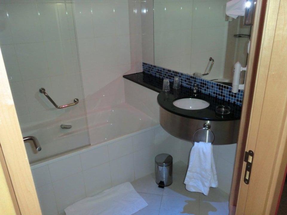Das Badezimmer B&B Hotel Madrid Airport