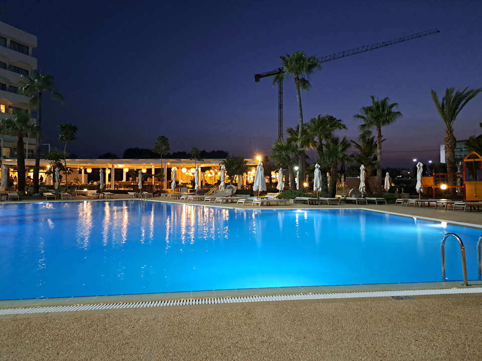 Pool Crystal Springs Beach Hotel