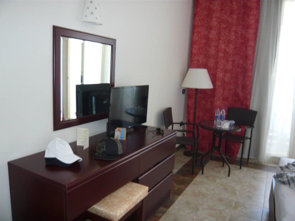 Eine Seite Three Corners Equinox Beach Resort