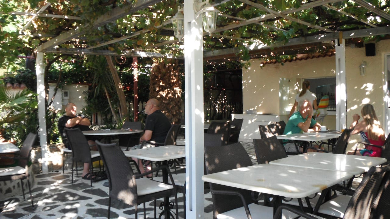Gemütliches Gartenrestaurant HARPIN Happy Days Beach Hotel