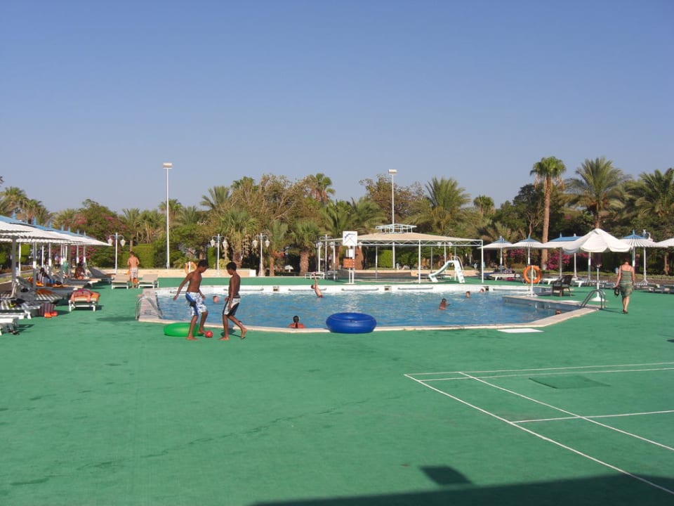 Der hässliche Pool der beiden Pools The Grand Hotel Hurghada