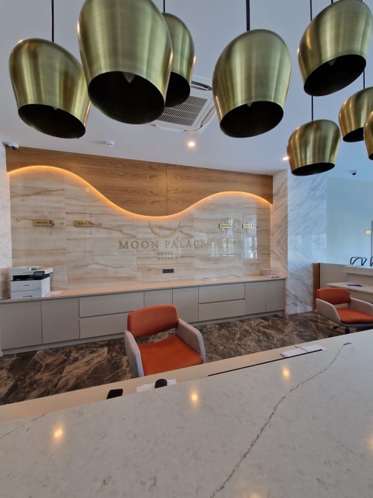 Lobby Side Moon Palace Hotel