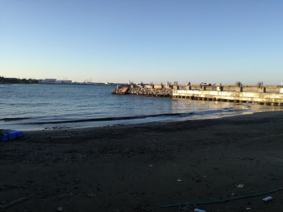 Sehr kleiner Strand Oscar Resort Hotel