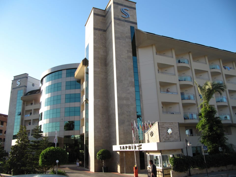 Hotel von der Straße aus Saphir Resort & Spa