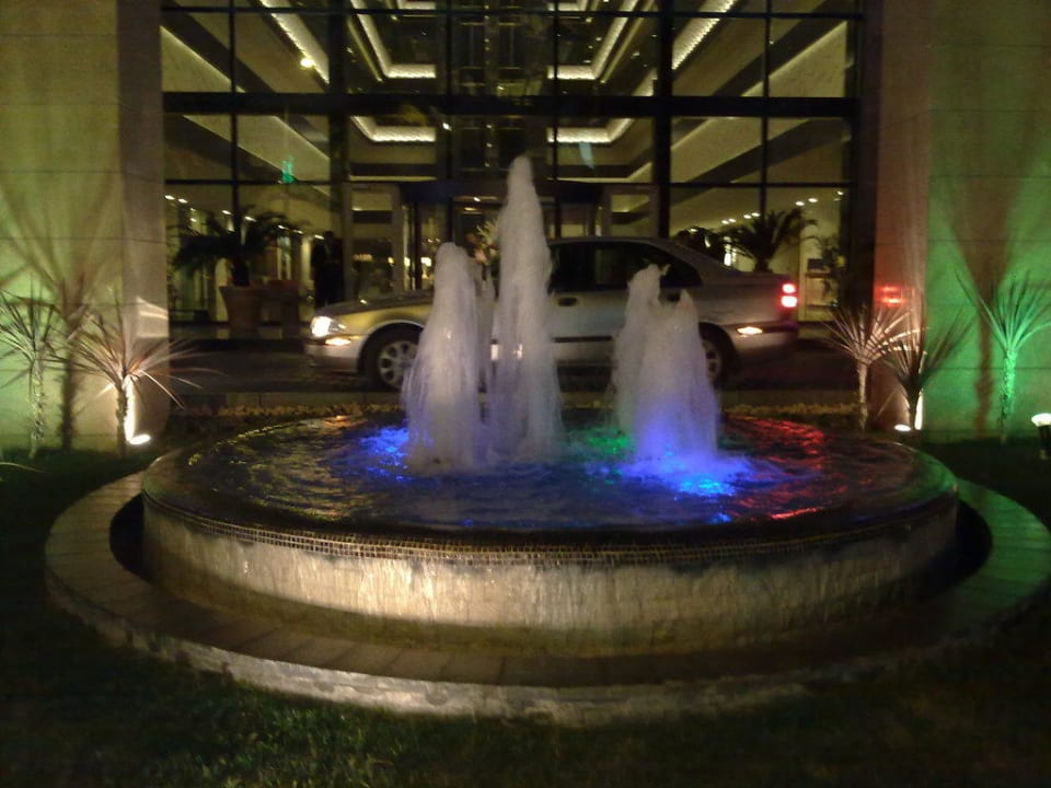 Eingang Nachts Ramada Plaza Antalya