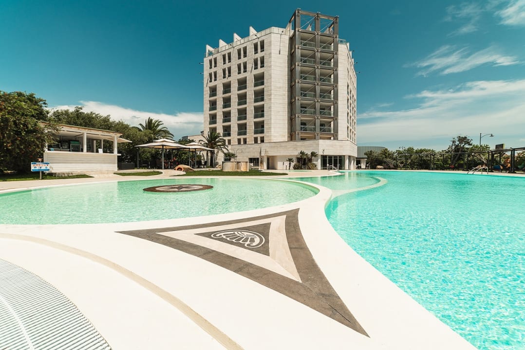 Außenansicht DoubleTree by Hilton Olbia - Sardinia