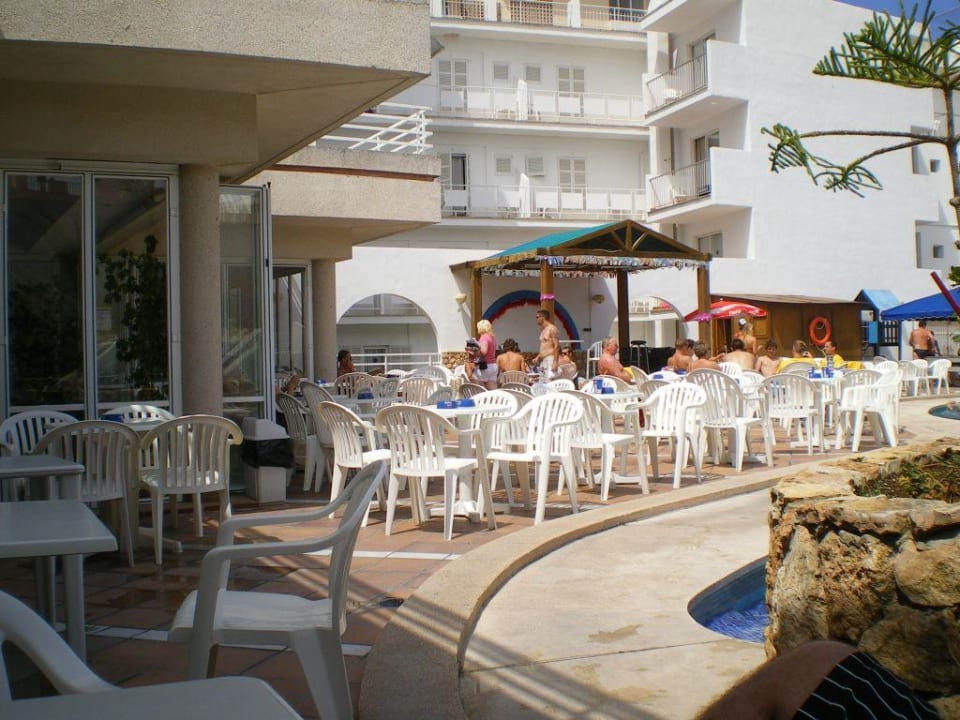 Poolbar/Terrasse/Bühne Hotel Kilimanjaro