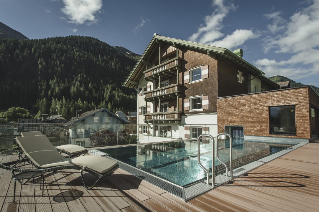 Außenansicht Hotel Schwarzer Adler