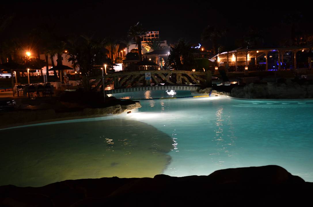 Wunderschön beleuchtet Beach Albatros Resort