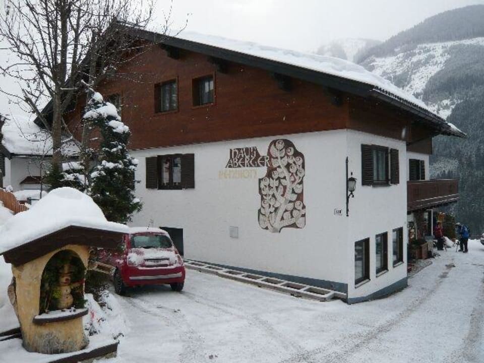 Die Pension von der Straße aus gesehen Pension Aberger