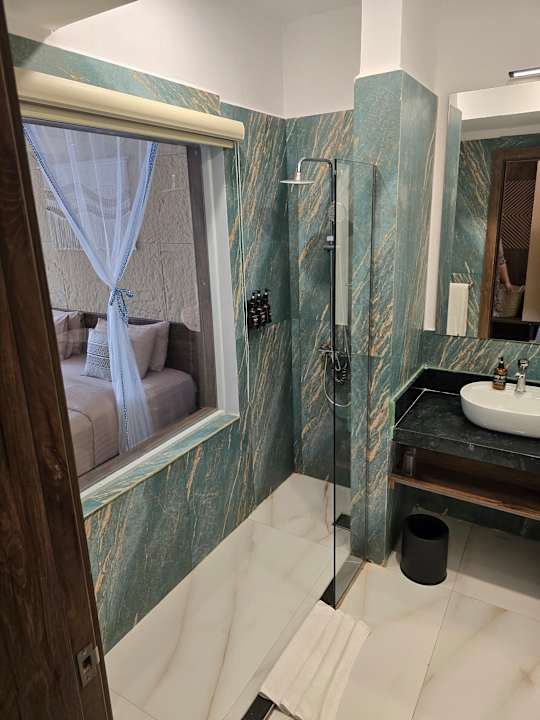 Zimmer Reef & Beach Resort