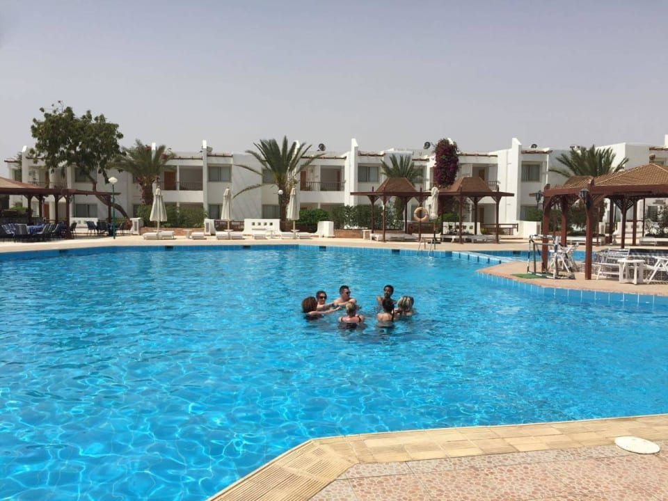 Pool Menaville Safaga