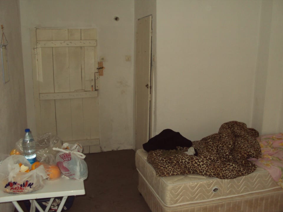 Doppelzimmer und Eingangstür Hotel Dede