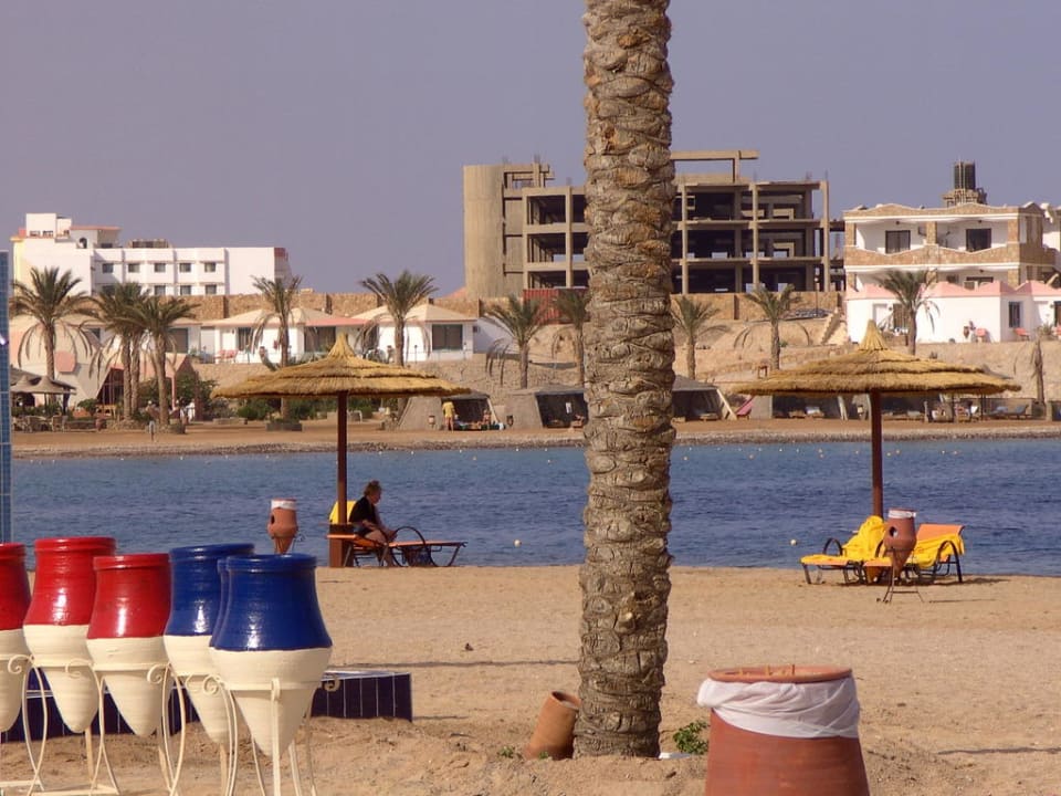 Blick aufs Nachbarhotel Coral Sun Beach