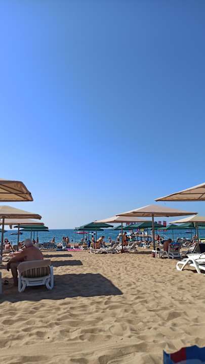 Strand Kamelya Aishen Club