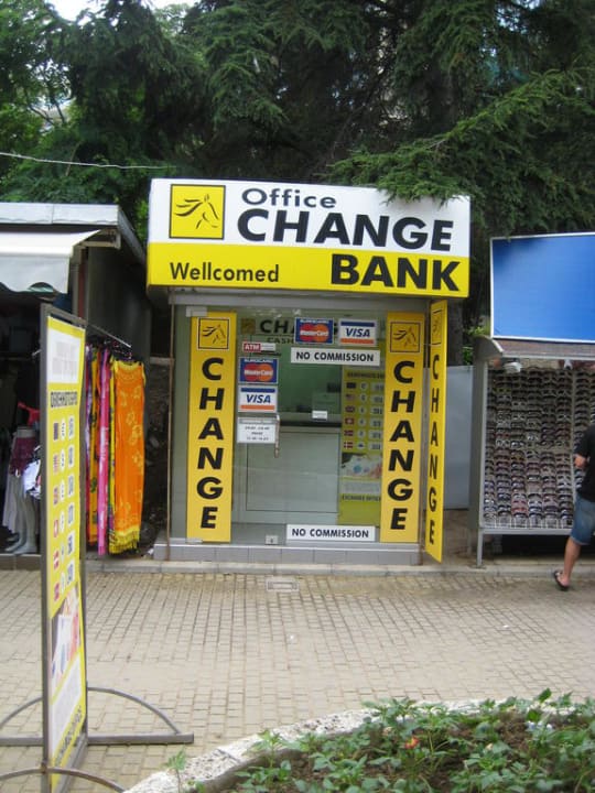 Sogenannte Wechselstube am Goldstrand HVD Riviera Beach