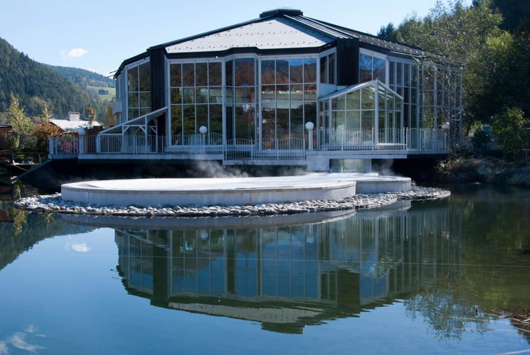 Hallenbad mit Außenpool Falkensteiner Family Resort Lido