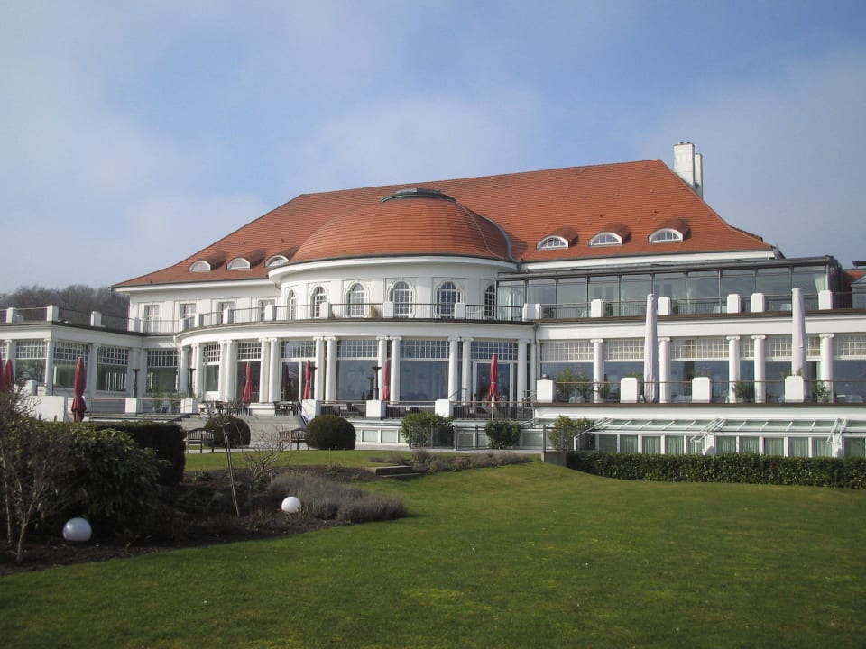 Außenansicht zur See ATLANTIC Grand Hotel Travemünde