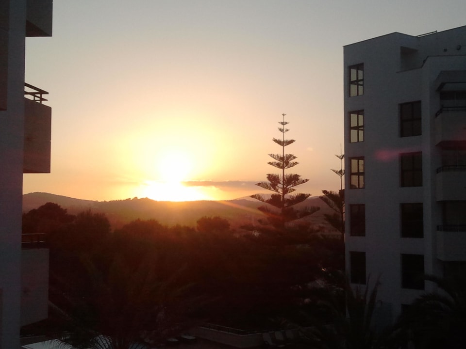 Sonnenuntergang vom Balkon Hipotels Bahia Grande