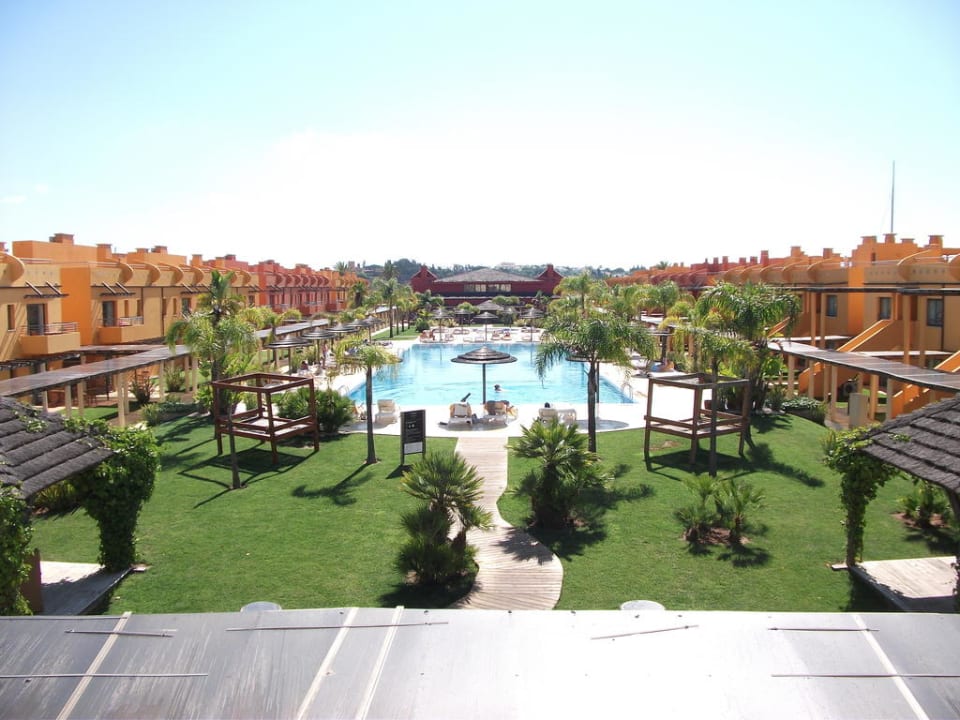 Poolanlage von oben NH Marina Portimão Resort