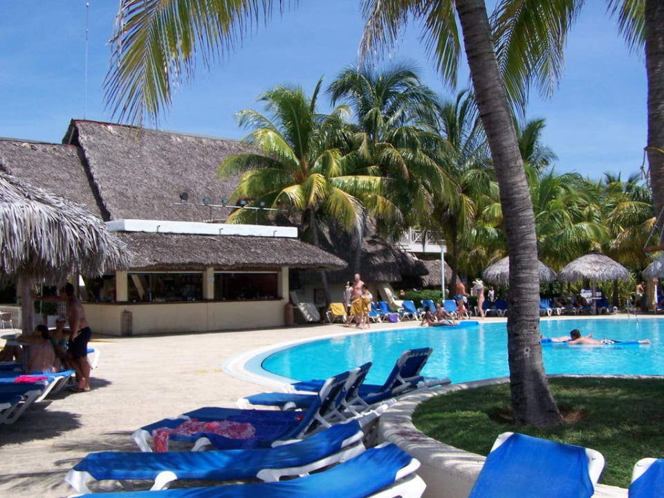 Pool mit Blick zur Poolbar Melia Las Antillas - Adults only