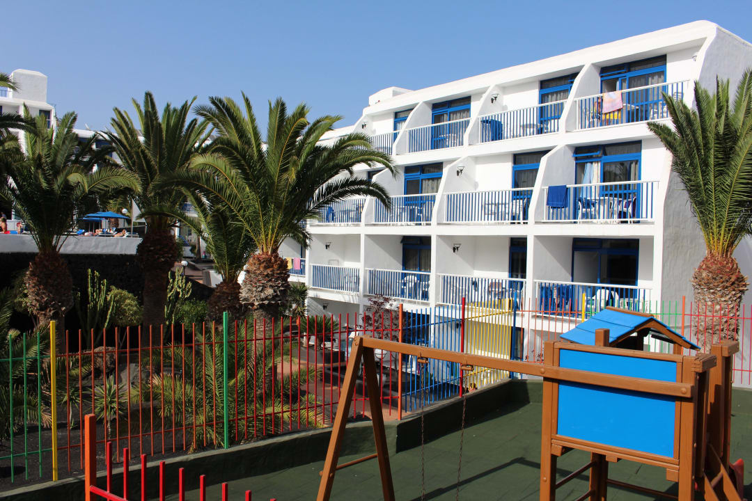 Gartenanlage mit KInderspielplatz Ereza Apartamentos Los Hibiscos- Adults Only