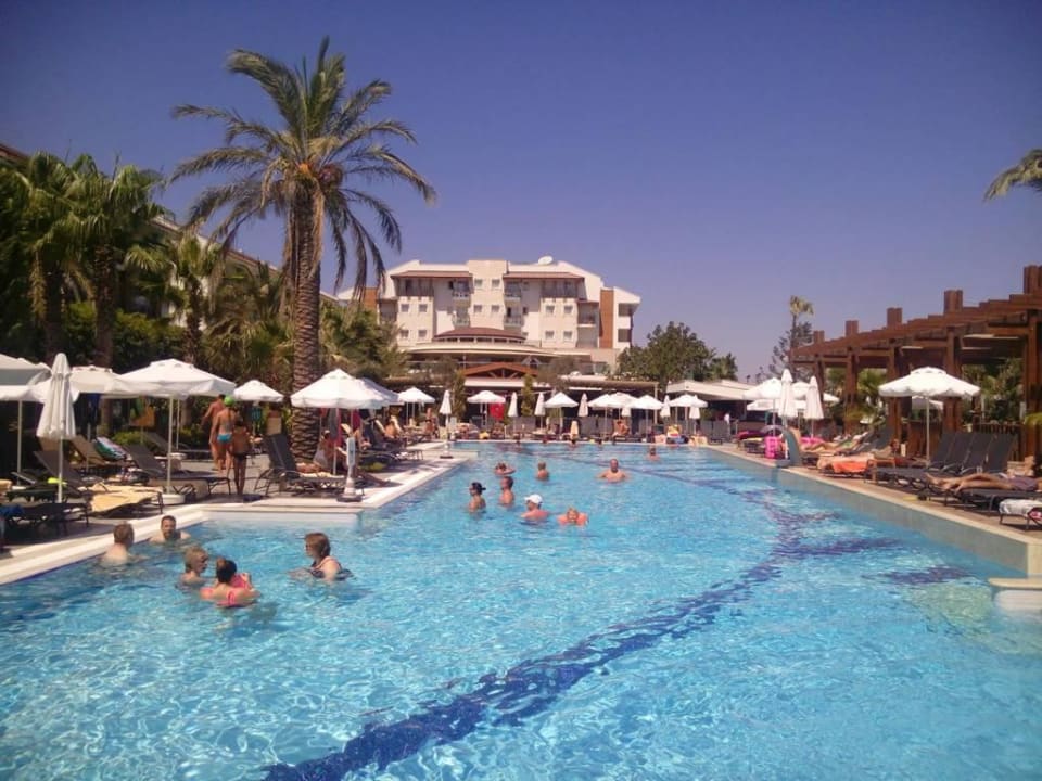 Erste Pool Tag Belek Beach Resort Hotel