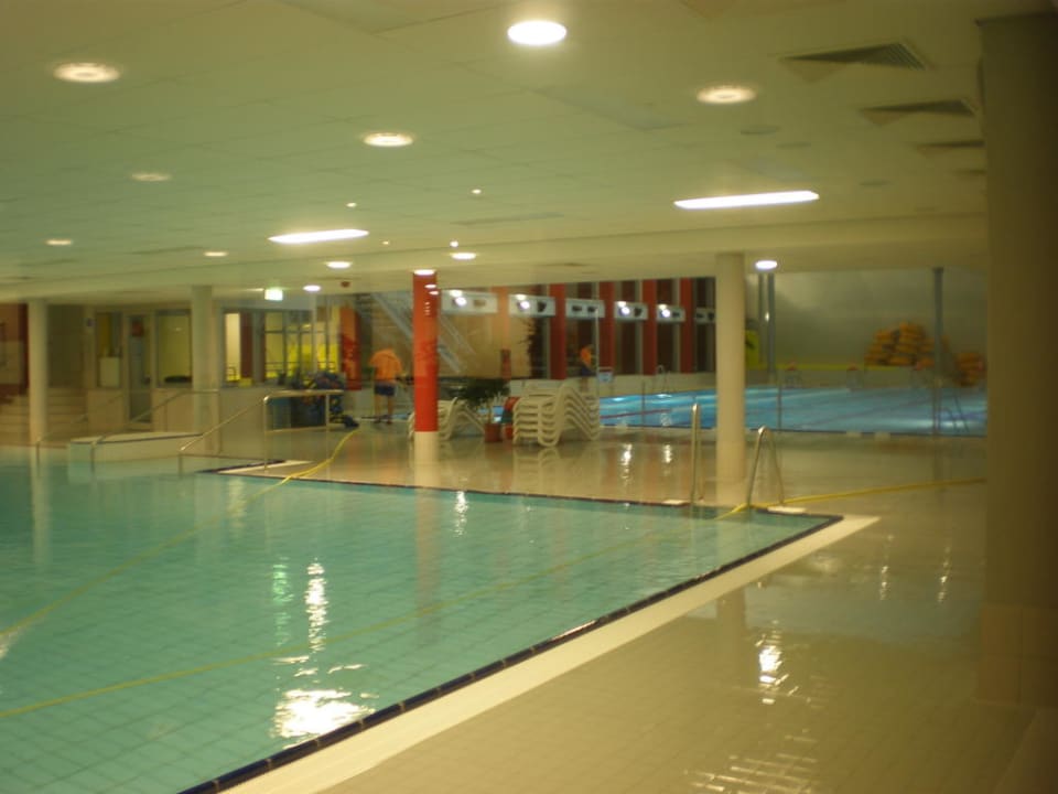 Schwimmbereich Friendly Cityhotel Oktopus
