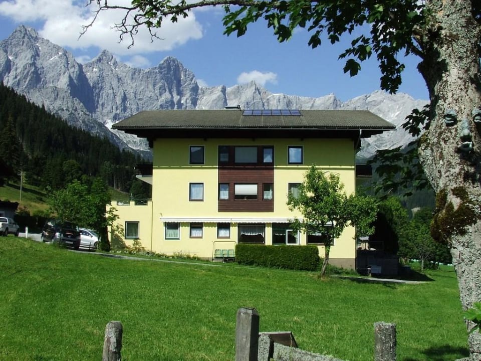 Hotel Zeferer mit Dachstein Hotel Bergglück