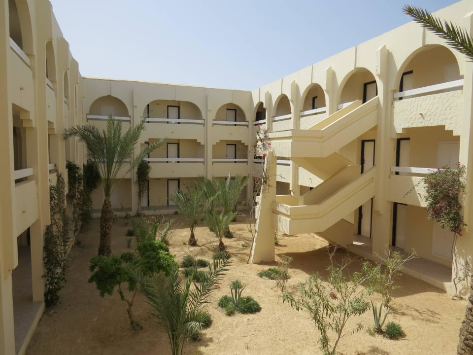 Innenhof zwischen den Blöcken Iberostar Waves Mehari Djerba