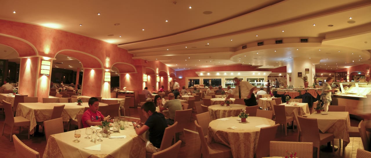 Sala interna ristorante Aldiana Club Rocca Nettuno Calabria