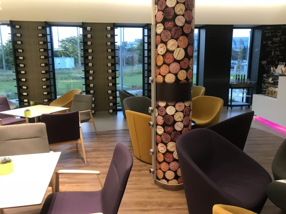 Lobby ibis Styles Budapest Airport