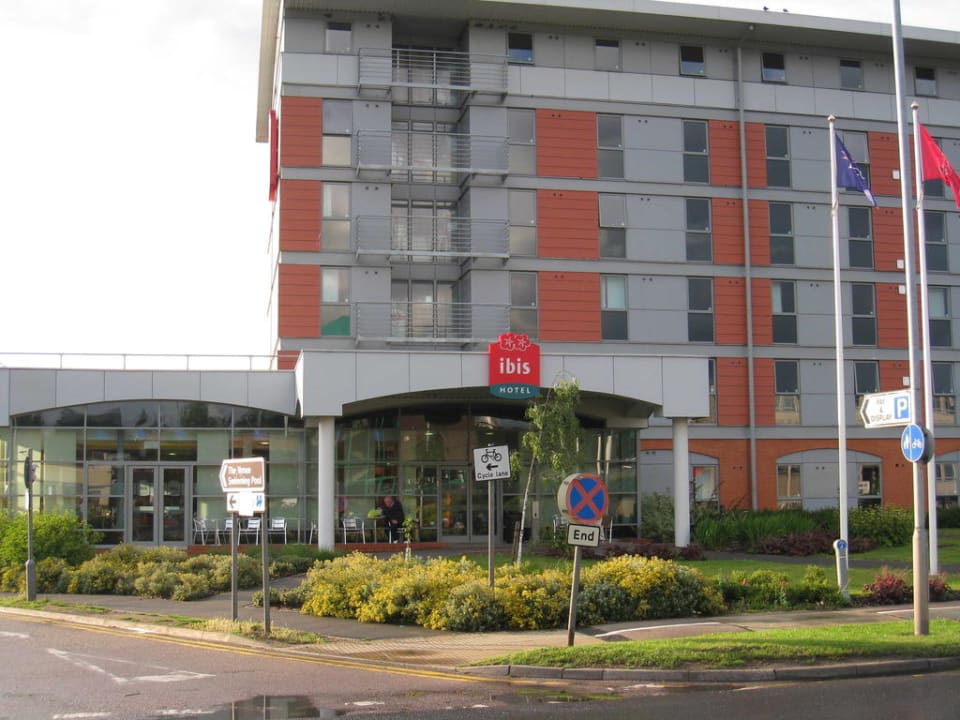 Außenansicht Hotel Ibis Borehamwood