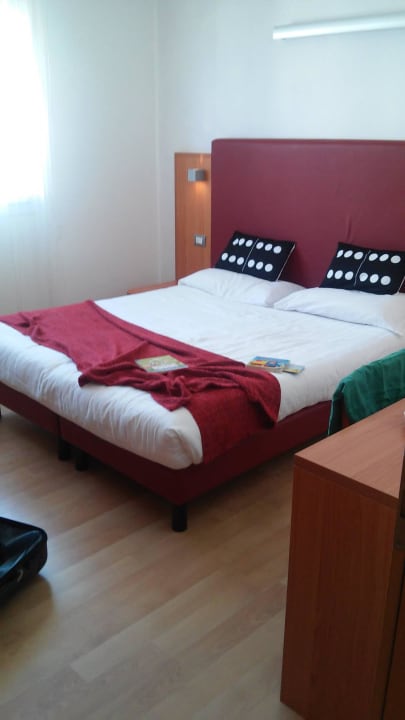 Schlafzimmer mit Domino Polster Domino Suite Hotel