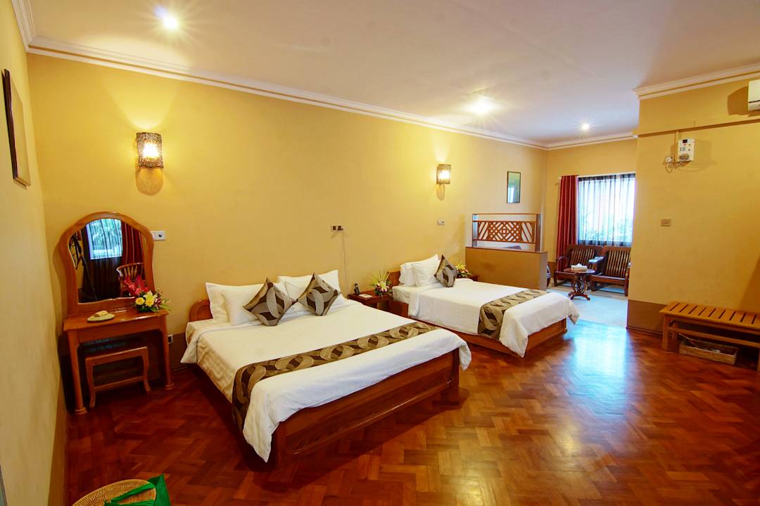 Pool Triumph Hotel Mandalay