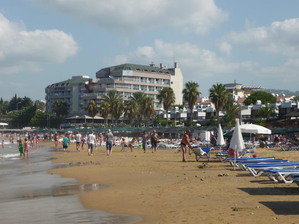 Haus A dahinter Haus B und rechts Haus C Aska Hotel Just in Beach
