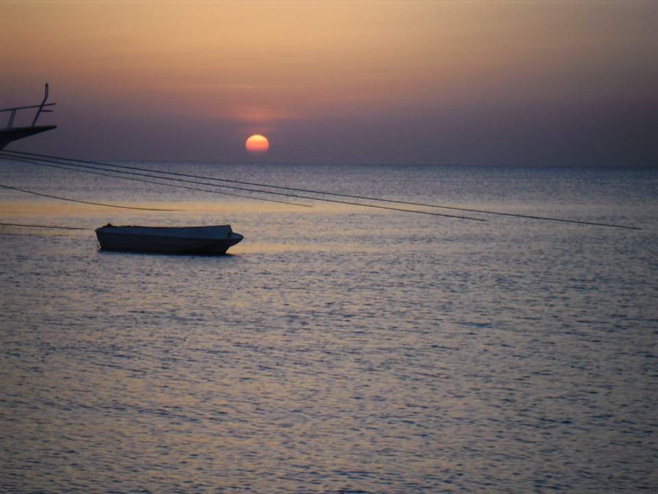 Sonnenaufgang am Strand von Menaville Menaville Safaga