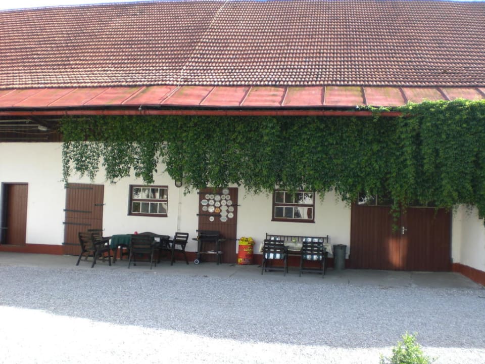 Schattige Sitzgelegenheit Hotel Straßhof