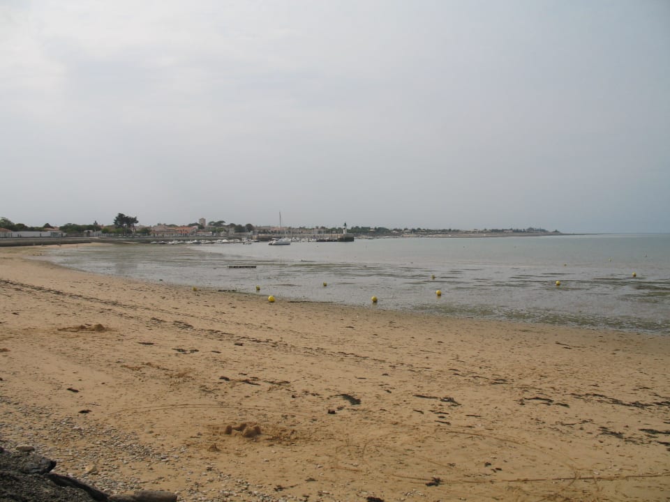 Plage abrité, et surveillée(douche et sanitaire) Apartments Le Clos des Sternes