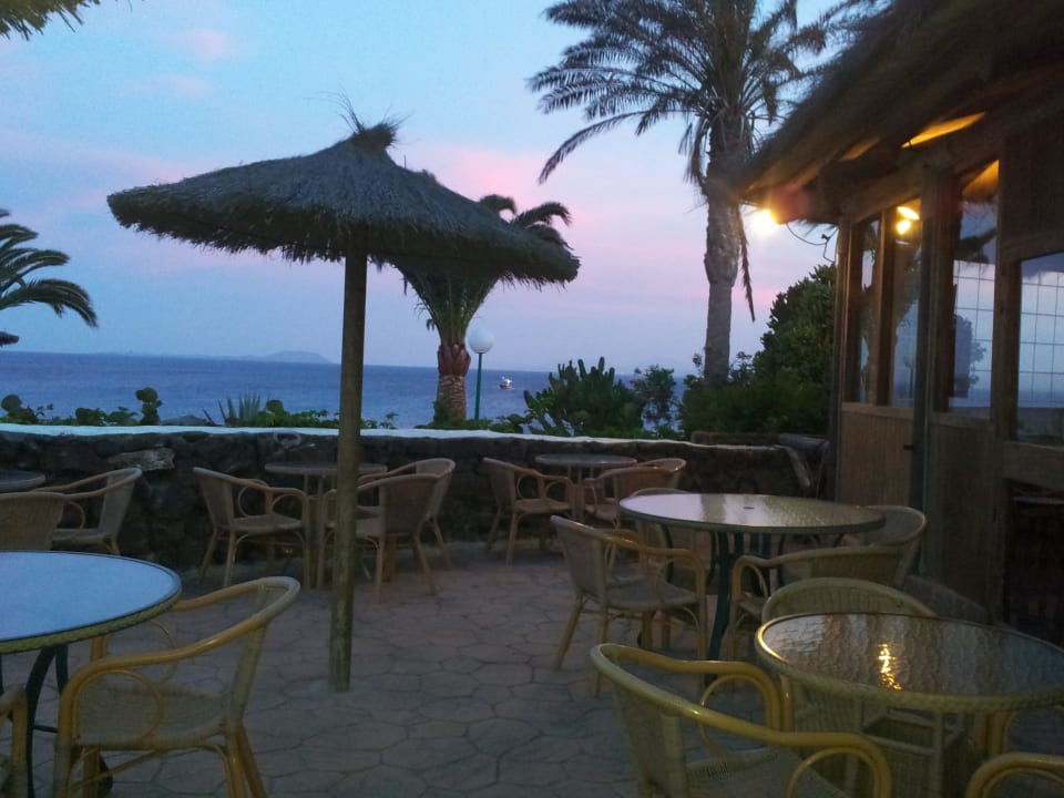 Pool bar patio SBH Hotel Royal Monica