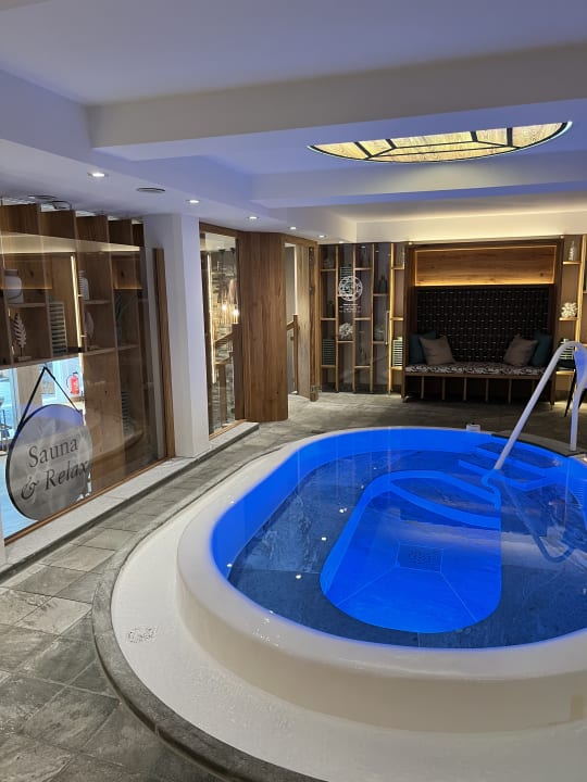 Pool Sonnenalp Resort