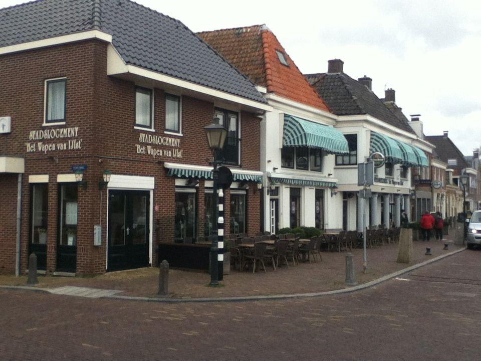 Das Hotel von der Brücke aus gesehen Hotel Stadsherberg Het Wapen van IJlst