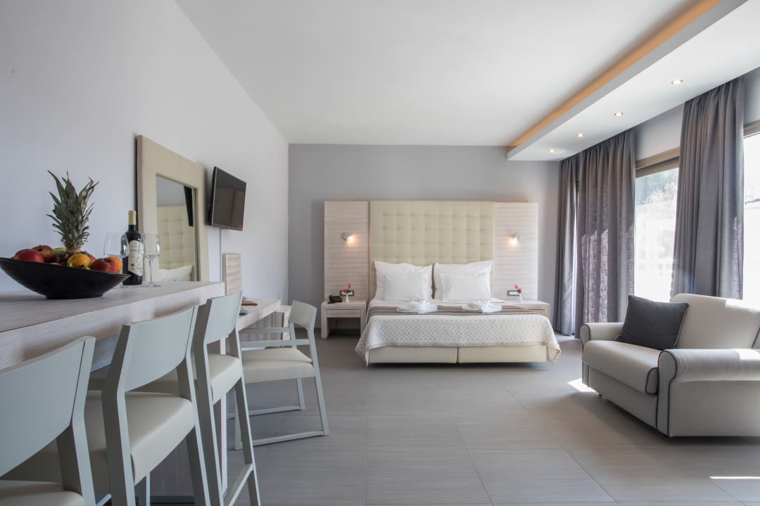 Zimmer Aqua Oliva Resort - Across Hotels & Resorts