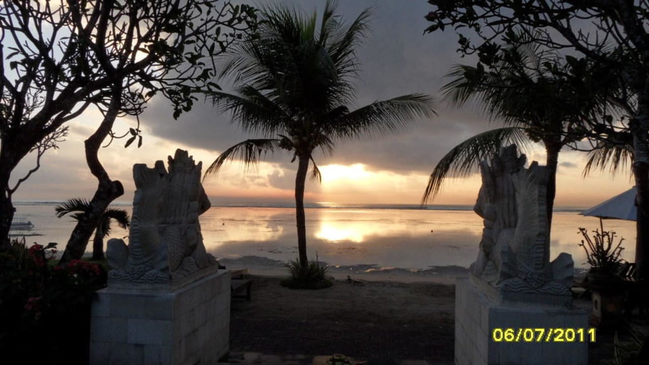 Blick am frühen Morgen Richtung Meer Villa Shanti Beach