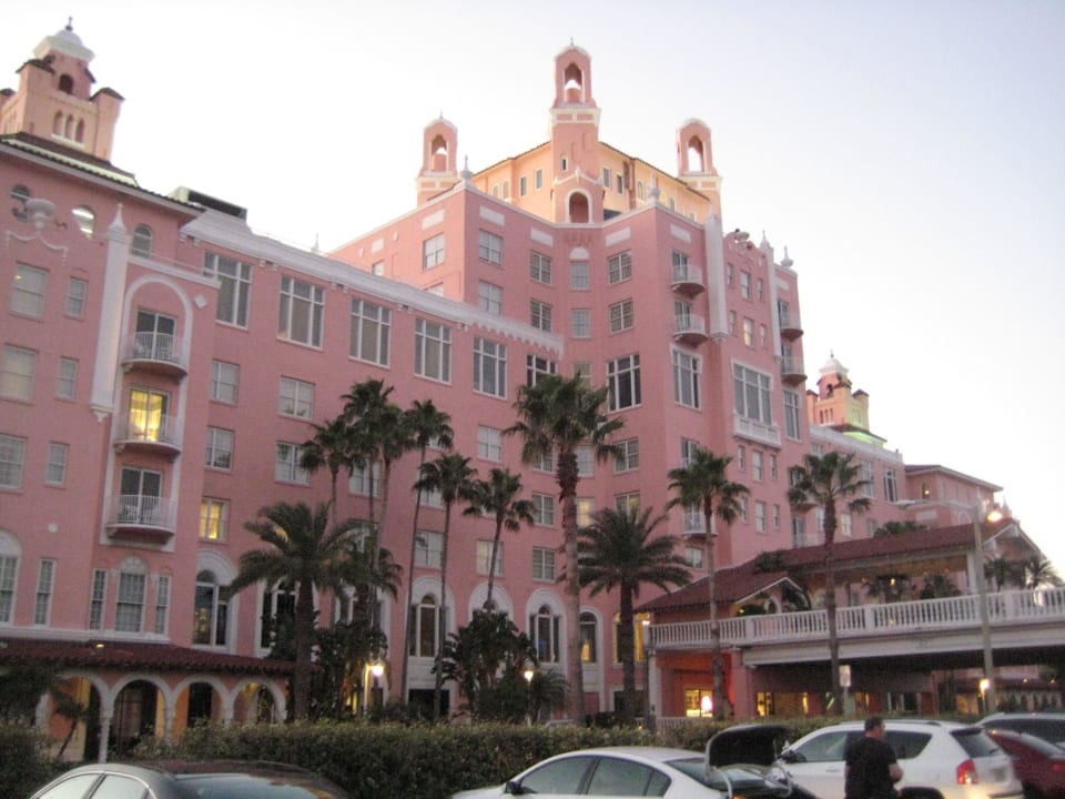 Außenansicht vom Parkplatz Hotel The Don Cesar Beach Resort & Spa