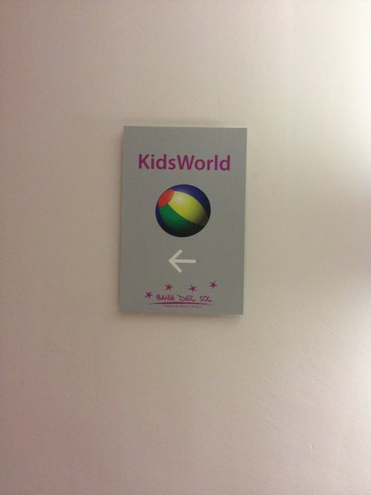 Es gibt einen Kidsbereich Hotel Bahia del Sol