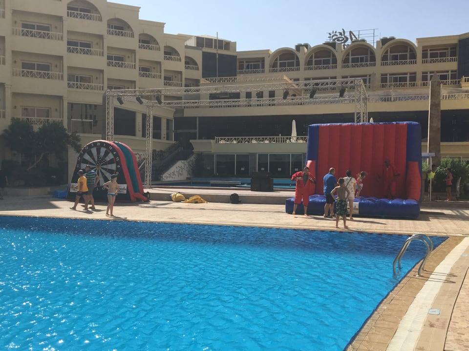 Außenansicht AMC Royal Hotel & SPA