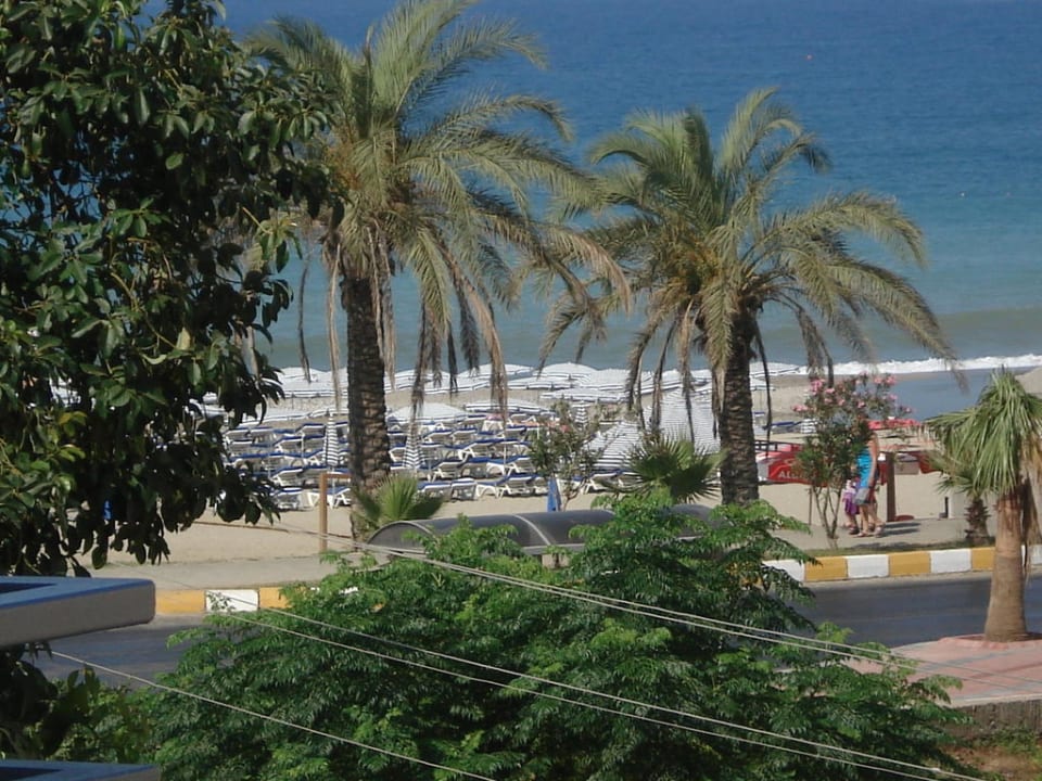 Blick vom Außenrestaurant zum Strand Blue Diamond Alya